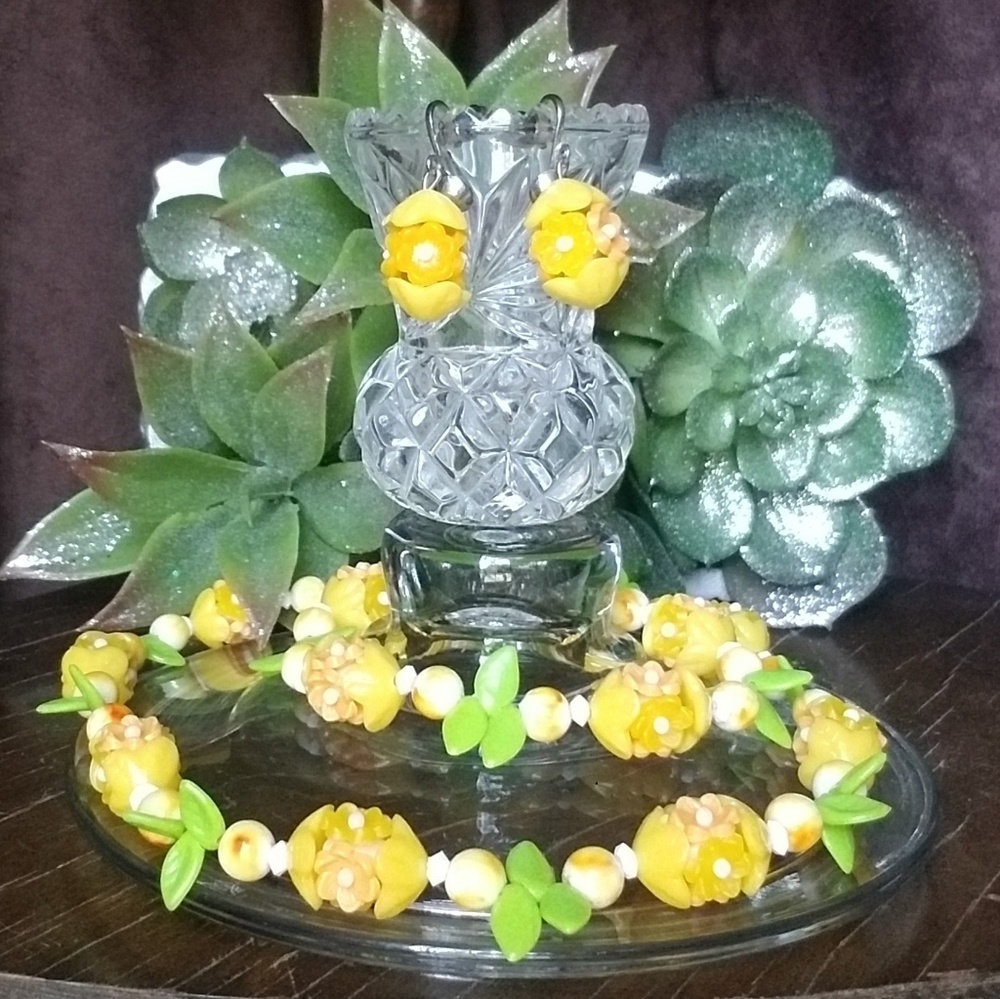 1950's Plastic Mod Flowers with Leaves 3pc Set